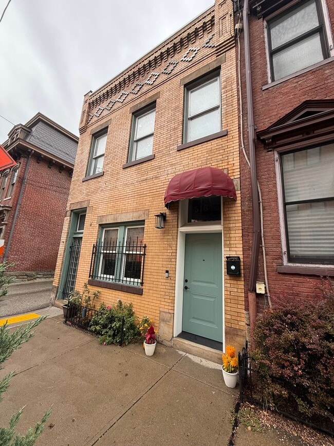 Building Photo - 516 E North Ave