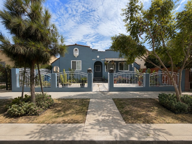 Building Photo - 1114 W 57th St