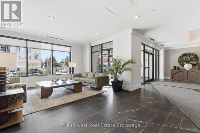 Building Photo - 155 Caroline St S