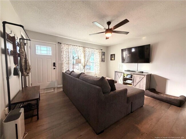 Foto del edificio - 3216 Brinkley Dr