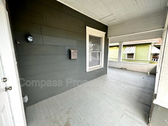 Foto del edificio - 1827B Proctor Ave