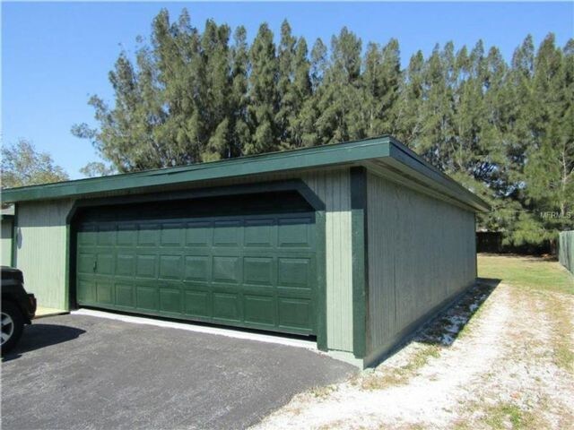 Building Photo - 563 Parkview Dr