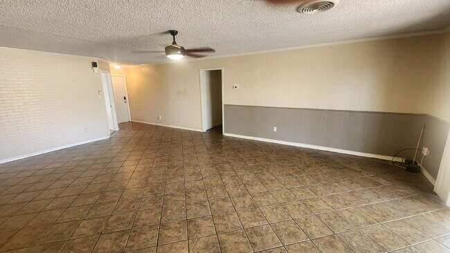 Foto del edificio - 6702 Temple Ave
