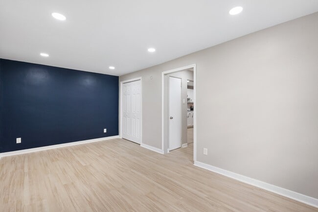 Building Photo - 548 Ridge Ave