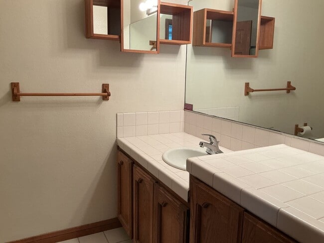 Building Photo - Los Caballeros Clubhouse #1302