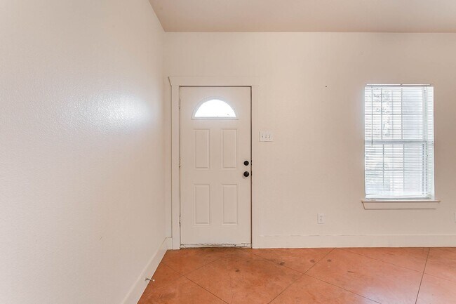 Building Photo - Wayside Duplex
