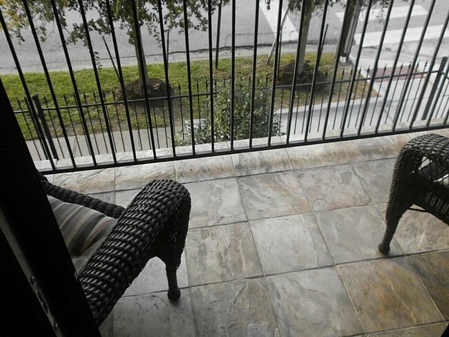 Building Photo - 703 St Charles St