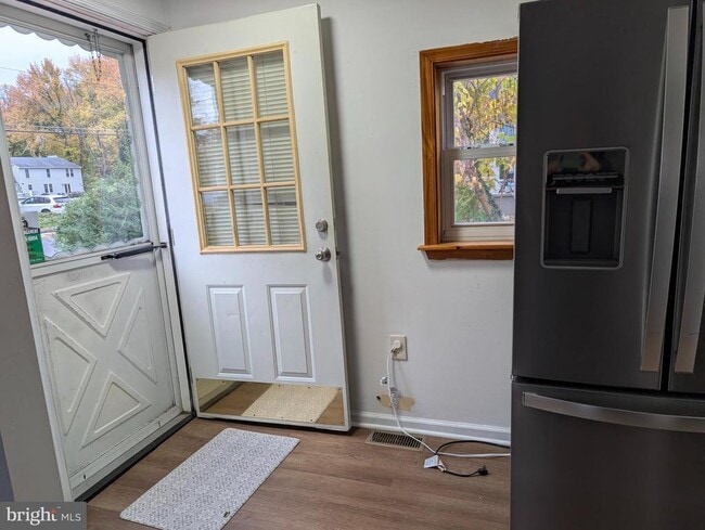 Building Photo - 306 Columbia Blvd