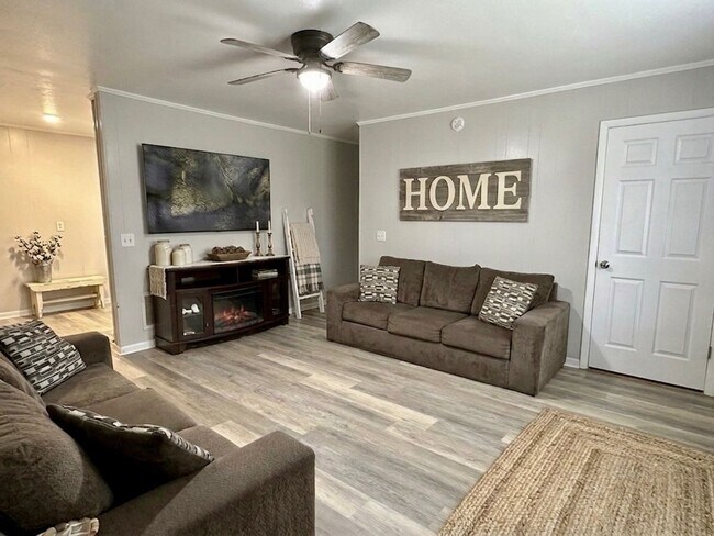 Foto del edificio - 4 Bed/2 Bath Brick Home