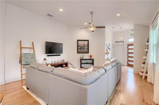 Foto del edificio - 7200 Trafton Ct