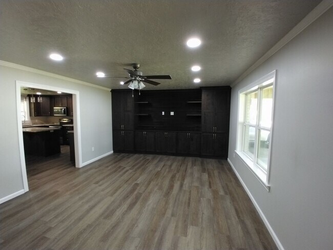 Building Photo - 1309 Sunnyside Dr