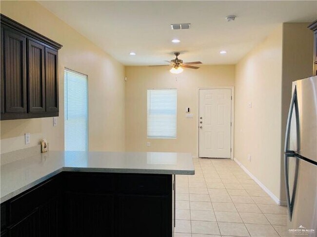 Foto del edificio - 2804 E Garfield Ave