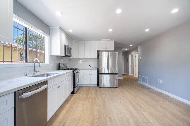 Building Photo - 1049 W 62nd St