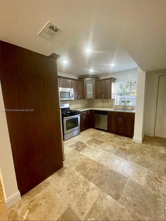 Building Photo - 6979 SW 110th Ct