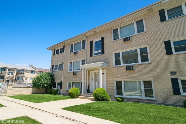 Building Photo - 5100 N Leonard Dr