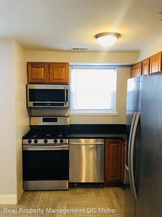Building Photo - 2 br, 1 bath House - 3221 8th St, SE #1