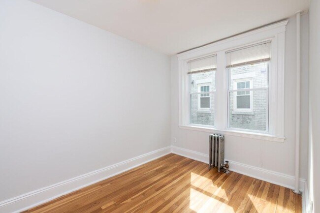 Building Photo - Pet Friendly Apt Near Cleveland Circle w H...