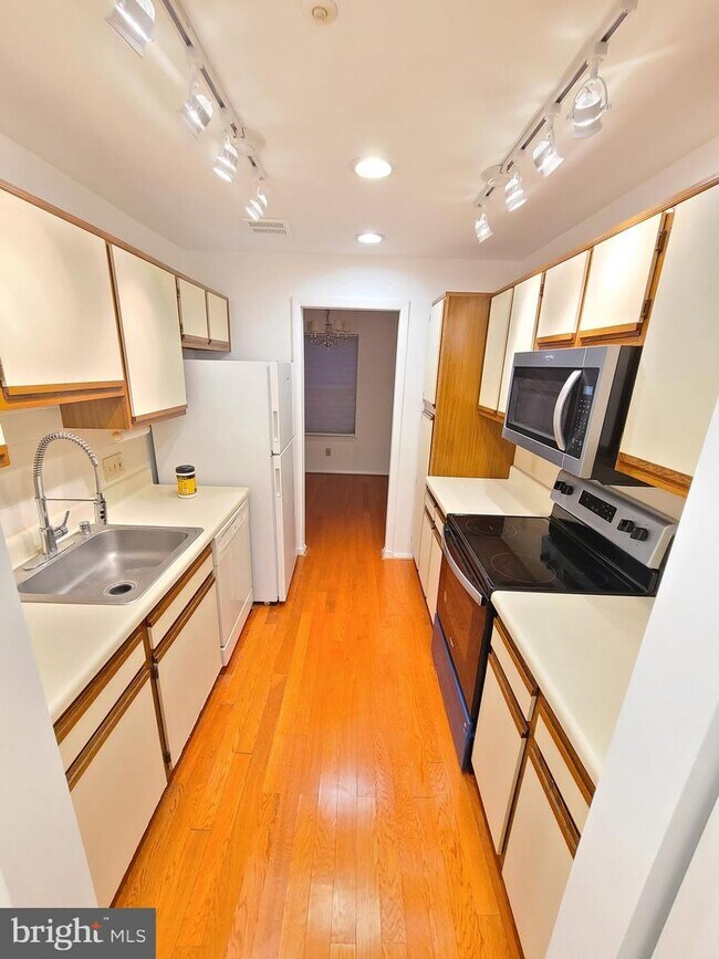 Building Photo - 7922 Coriander Dr