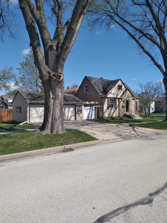Building Photo - 644 S 10th Ave