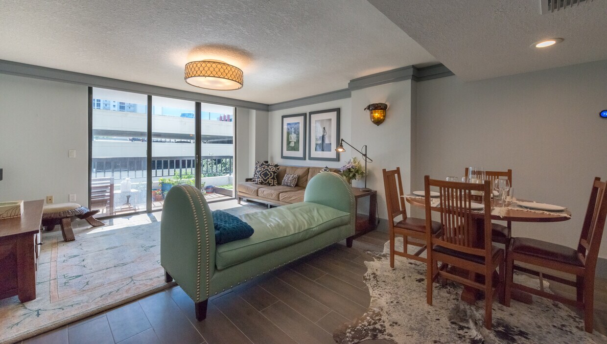 Foto principal - 530 E Central Blvd