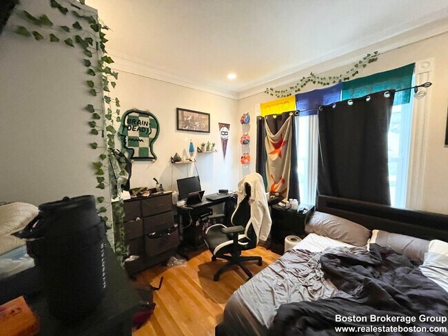 Building Photo - Mission Hill Area.  Recently Renovated, Ea...