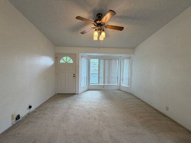 Building Photo - 2 bed, 2 bath, 2 parking, central location in Halawa, Crosspointe! Available now.