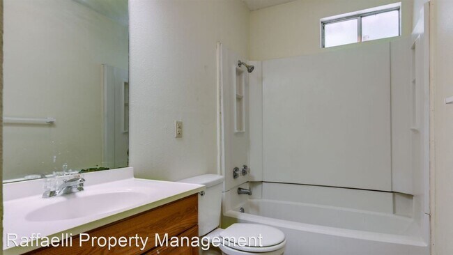 Foto del edificio - 3 br, 2 bath House - 1021 Locust St