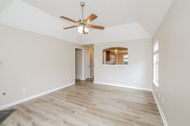 Building Photo - 1130 Breezy Valley Dr