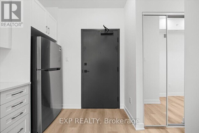 Photo du bâtiment - 3600 Brian Coburn Blvd.