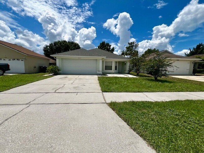 Building Photo - Welcome Home! Updated flooring & fresh interior paint! Move in OCTOBER! Beautiful 3X2 with attach...