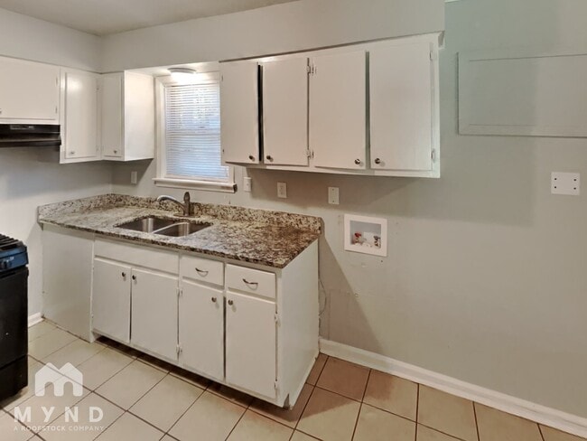 Building Photo - 2535 Eastbrook Dr