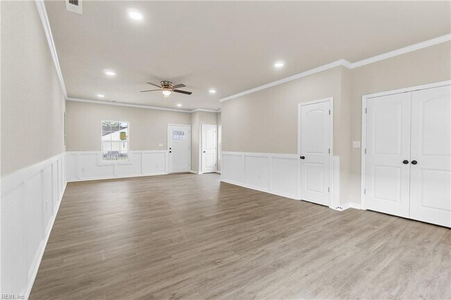 Building Photo - 2503 Azalea Ave