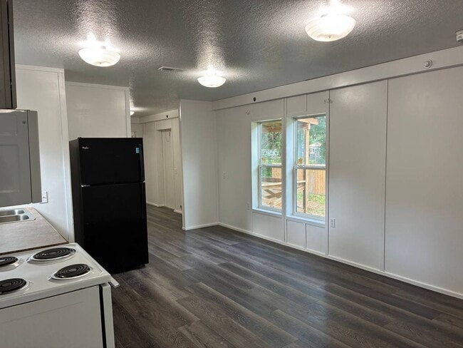 Building Photo - 1416 Robin St