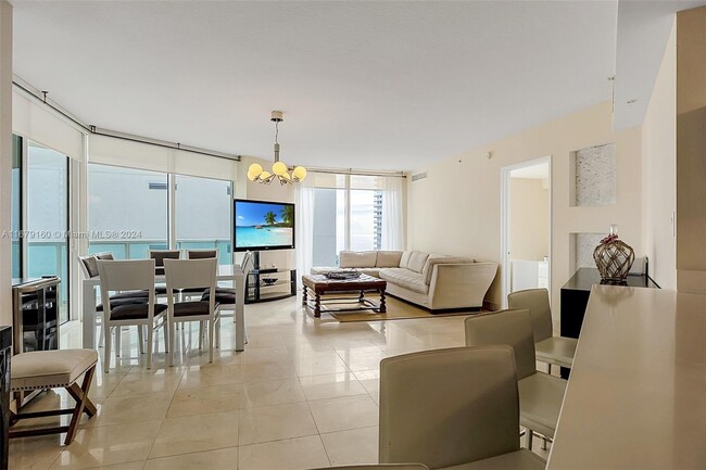 Foto del edificio - 150 Sunny Isles Blvd