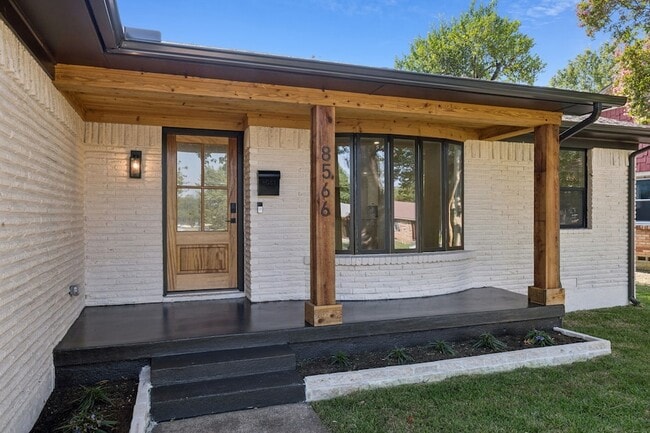 Photo - 8566 Sweetwood Dr House