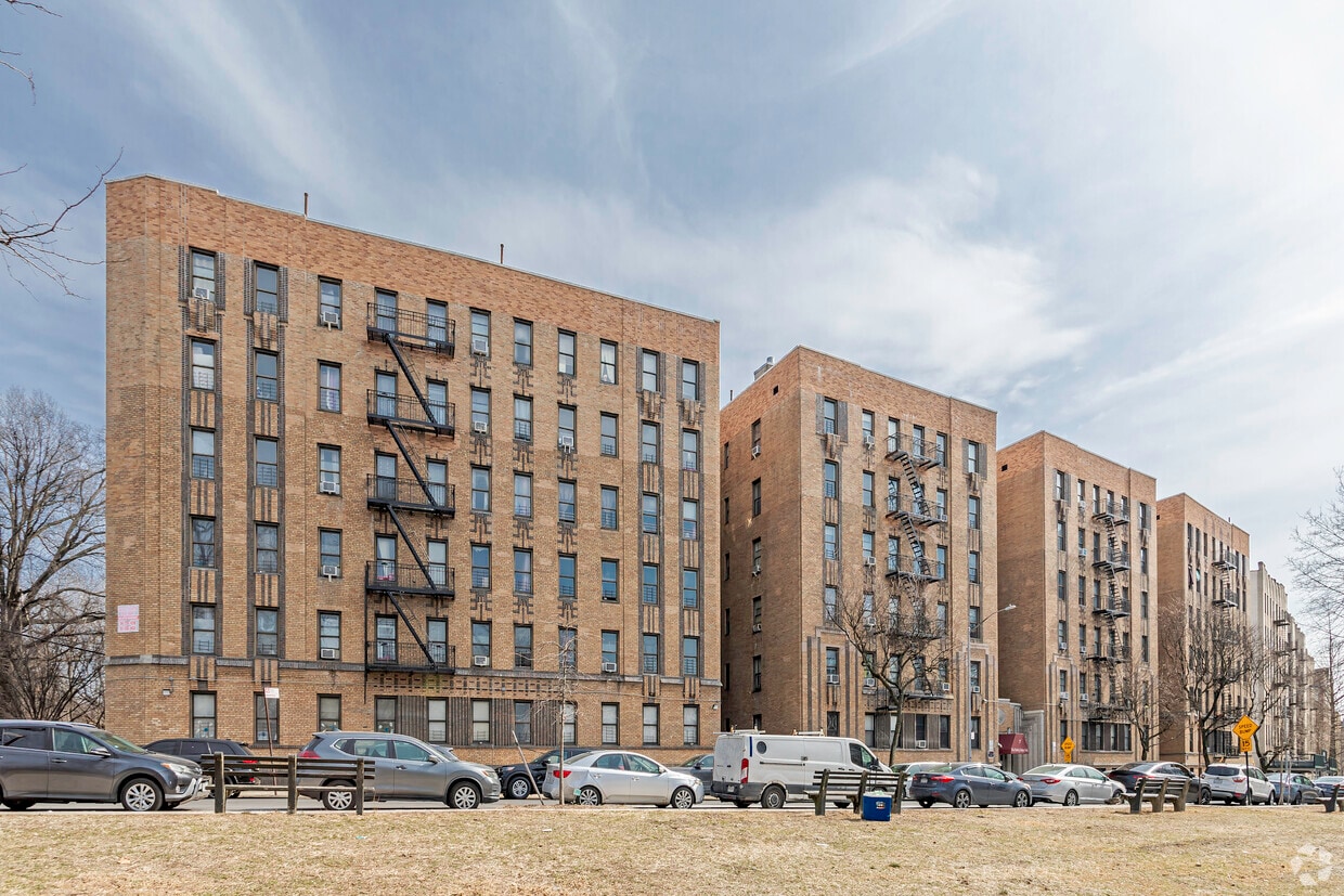 Primary Photo - 75 W Mosholu N