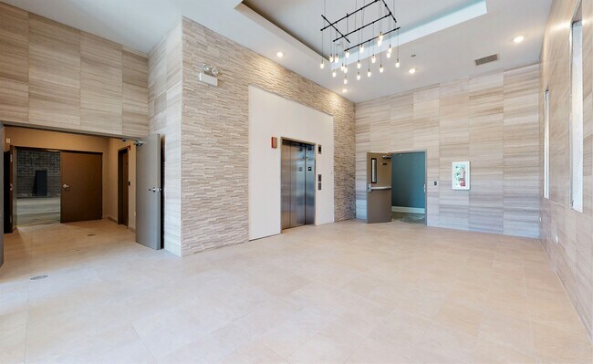 Foto del edificio - 4758 N Laramie Ave