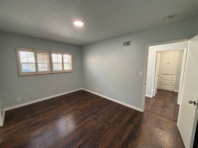 Building Photo - 10642 Artcraft Ave