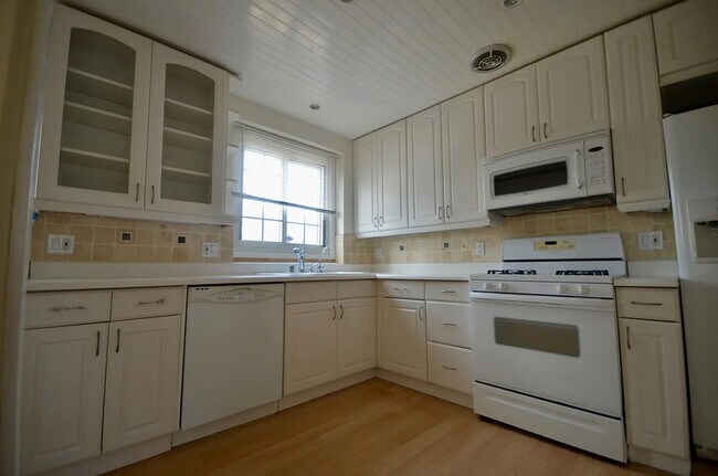 Kitchen - 6409 W 86th Pl