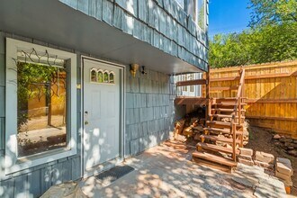 Building Photo - 135 S Path