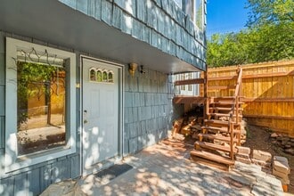 Building Photo - 135 S Path