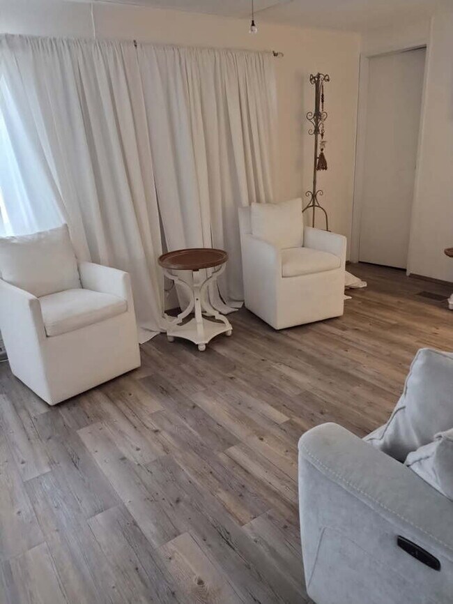 Building Photo - ask about Owner financing available