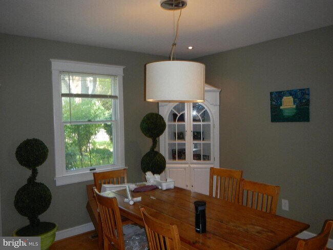 Foto del edificio - 8807 Hawkins Ln