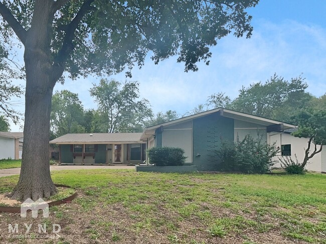 Building Photo - 925 Warren Way