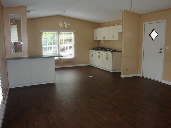 Foto del edificio - 2449 Precinct Line Rd