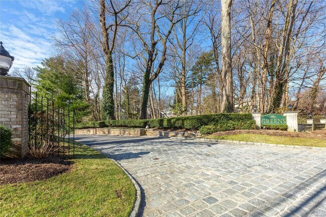 Foto del edificio - 71 Fairway Cir N