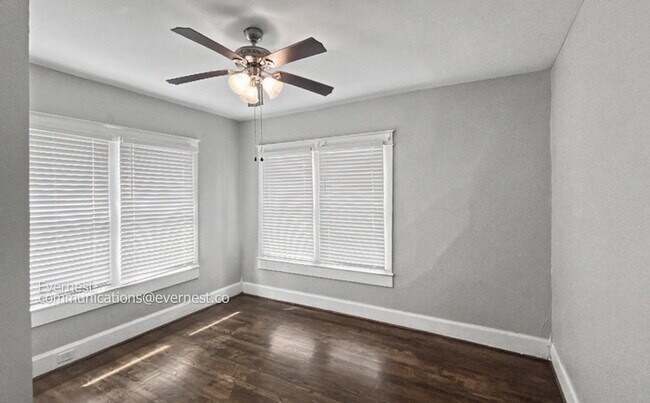 Foto del edificio - 3 Bed/2 Bath Home with Fenced-in Yard / Available Now!