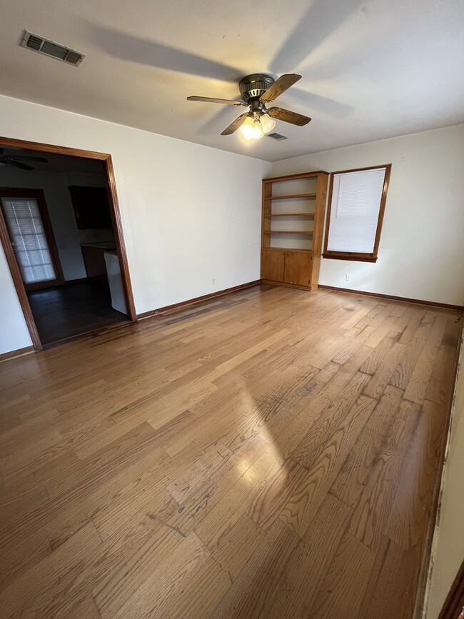 Foto del edificio - 5757 Naff Ave