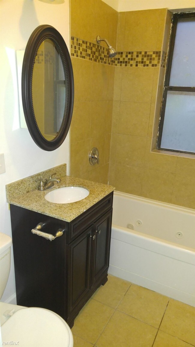 Foto del edificio - 4747 S Langley Ave