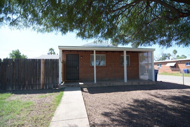 Foto del edificio - Updated 2 Bedroom 1 Bath Home! Great Centr...